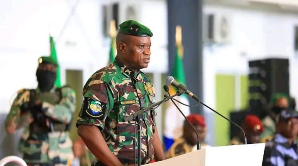 Le général gabon - Brice Oligui Nguema s'adresse à ses frères d'armes
