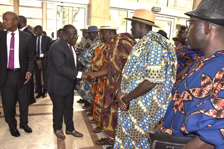 Après les chefs Atchans, Cissé Bacongo offre des véhicules aux chefs Akyé